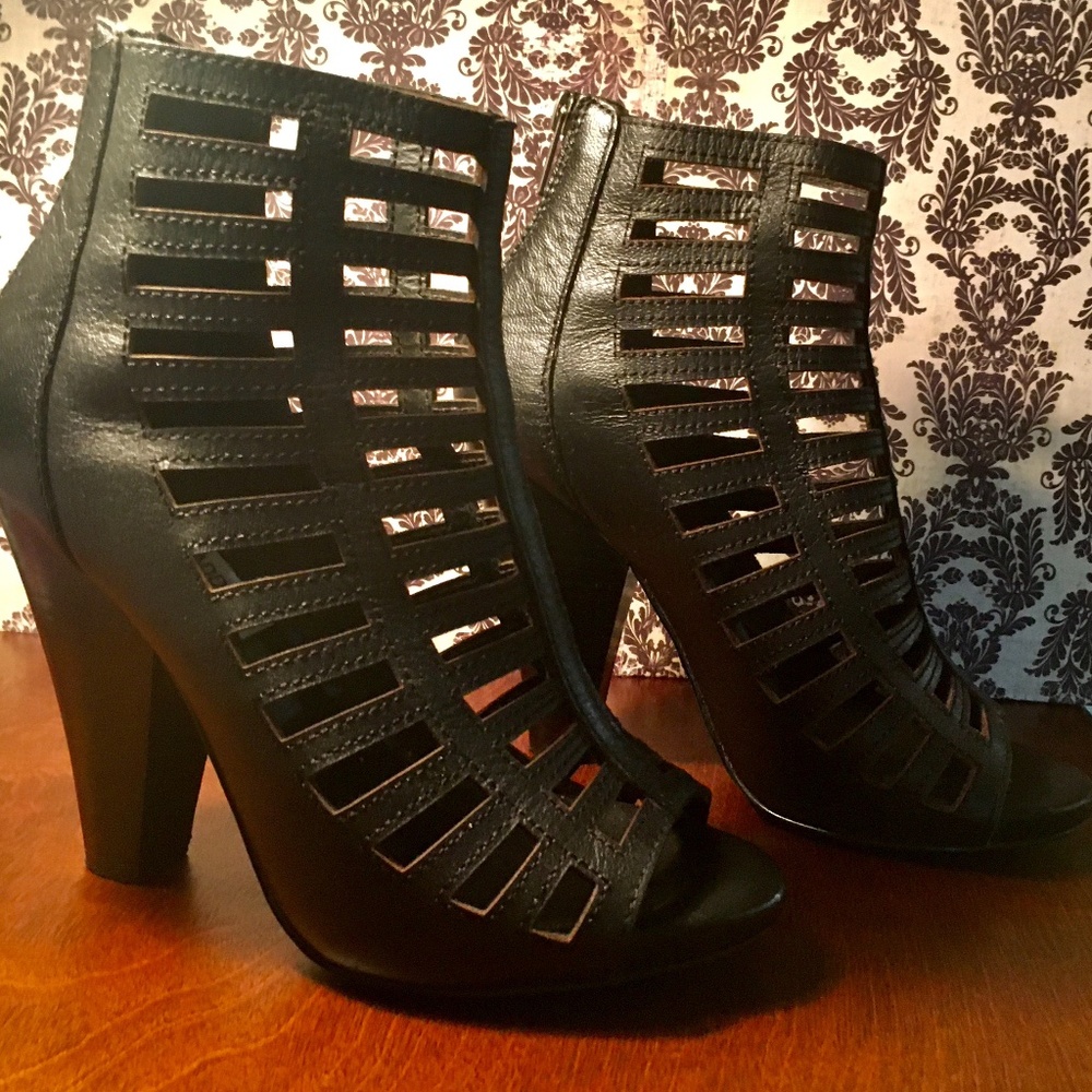 Steve Madden Alexxia Caged Ankle Bootie/Heels
